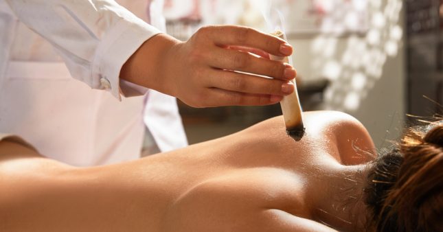 Moxibustion : une alternative ‘hot’ à l’acupuncture