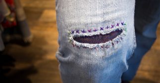 Slow fashion : le visible mending, la tendance qui rallonge la durée de vie des vêtements Slow fashion : le visible mending, la tendance qui rallonge la durée de vie des vêtements