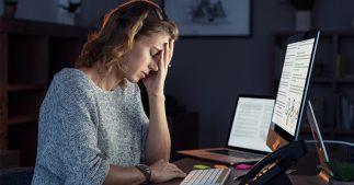 AVC, Maladie cardiaque : trop travailler est mauvais pour la santé ! AVC, Maladie cardiaque : trop travailler est mauvais pour la santé !