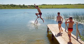 Idée reçue : se baigner juste après le repas, attention danger ? Idée reçue : se baigner juste après le repas, attention danger ?