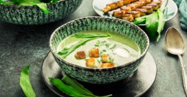 Notre recette facile pour une soupe de mâche aux croûtons Notre recette facile pour une soupe de mâche aux croûtons