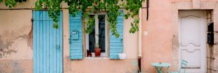 Peut-on choisir la couleur pour repeindre sa façade : que dit la loi ?