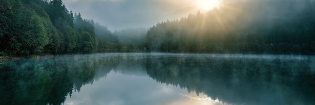 vue panoramique du lac Noir Savsat Karagol dans la région est de la mer Noire