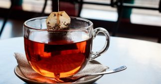 Le thé et les tisanes contiennent toujours trop de pesticides Le thé et les tisanes contiennent toujours trop de pesticides