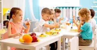 Cantines - Des repas sans viande rouge pour concilier nutrition et respect de l'environnement Cantines - Des repas sans viande rouge pour concilier nutrition et respect de l'environnement