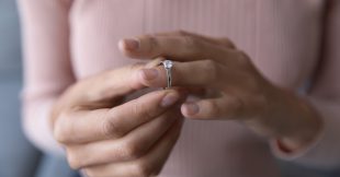 Choisir sa taille de bague : les méthodes en pratique