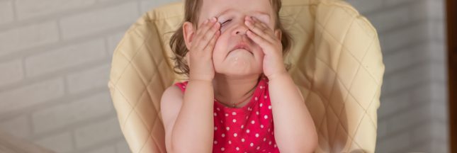 un enfant qui ne veut pas finir son assiette