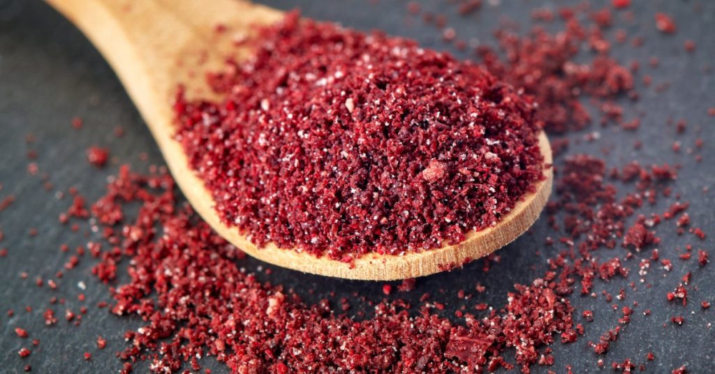 Le sumac, une épice citronnée aux multiples bienfaits !