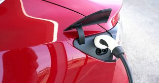 Particules fines : les voitures électriques tout aussi polluantes, selon l'Ademe