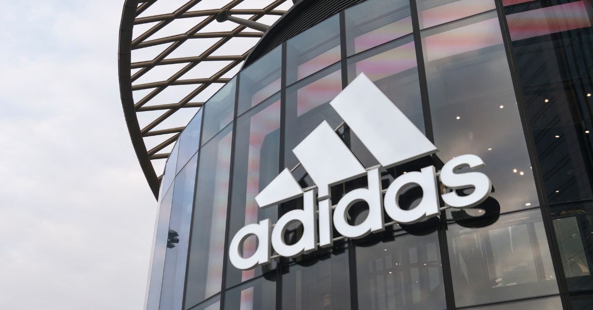 Greenwashing : Adidas et New Balance visés par une plainte de Zero Waste France