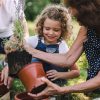 Initier les enfants au jardinage pendant les vacances d'été, une belle idée ! Initier les enfants au jardinage pendant les vacances d'été, une belle idée !