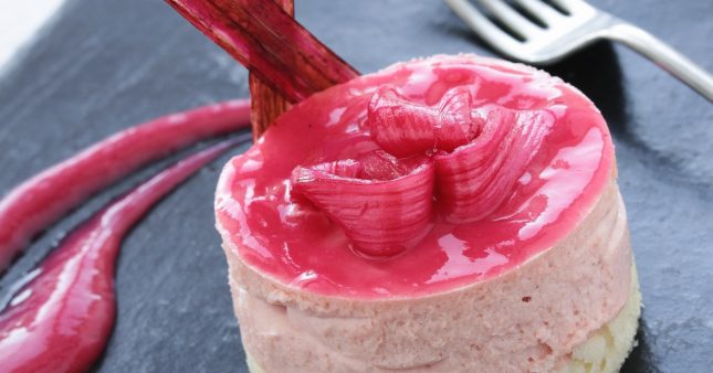 dessert à la fraise, basilic, rhubarbe