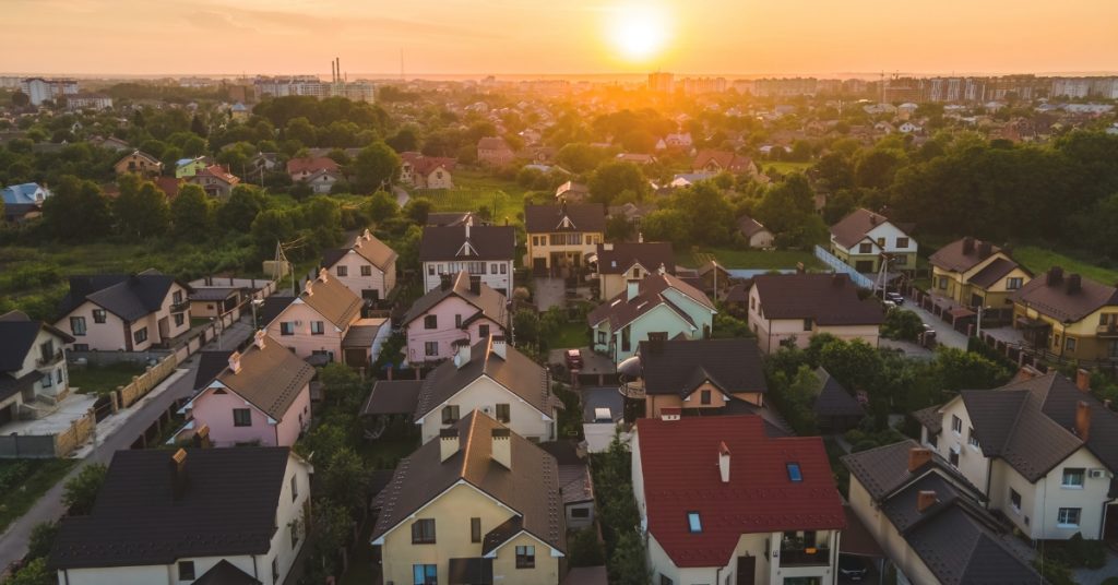 Réchauffement climatique : quelles villes sont à éviter pour votre achat immobilier ?