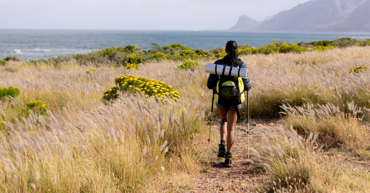 Marche nordique : les bâtons de randonnées bientôt interdits ?