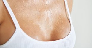 6 astuces naturelles pour éviter de transpirer sous les seins en été 6 astuces naturelles pour éviter de transpirer sous les seins en été