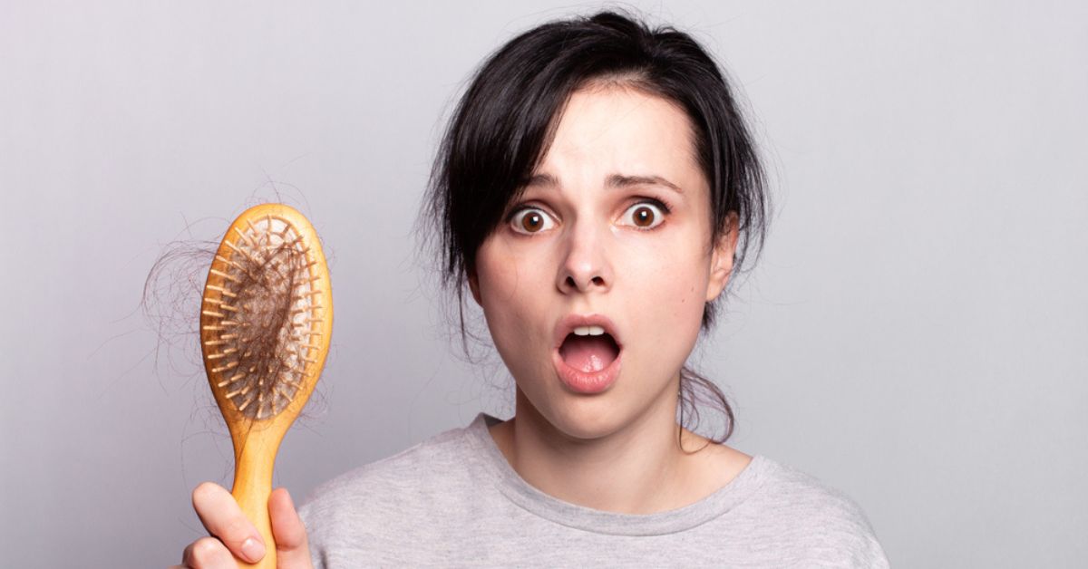 Chute de cheveux en été : 10 conseils essentiels pour l’éviter