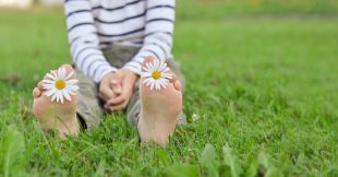 Pieds secs : 3 astuces naturelles pour retrouver des pieds doux Pieds secs : 3 astuces naturelles pour retrouver des pieds doux