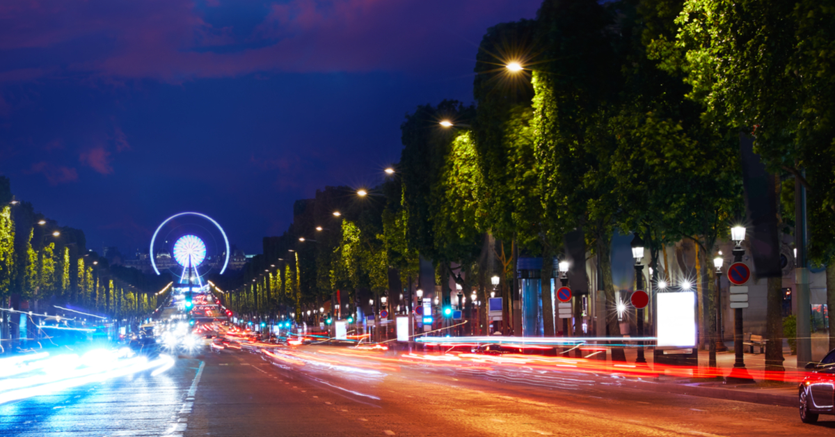 Interdiction des publicités lumineuses la nuit : le décret pour les magasins attendra