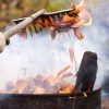 Brûler les feuilles mortes dans son jardin : attention à l'amende !