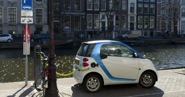 Les voitures électriques polluent moins que les voitures essence mais a une condition Les voitures électriques polluent moins que les voitures essence mais a une condition