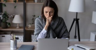 Se réchauffer sans chauffage quand est en télétravail : 12 astuces économiques Se réchauffer sans chauffage quand est en télétravail : 12 astuces économiques