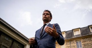 Pouvoir d'achat : bientôt plus d'aides pour « les Français qui travaillent dur et se lèvent tôt » ? Pouvoir d'achat : bientôt plus d'aides pour « les Français qui travaillent dur et se lèvent tôt » ?