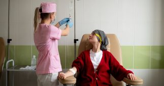 Tout ce qu'il faut connaître sur une séance de chimiothérapie Tout ce qu'il faut connaître sur une séance de chimiothérapie