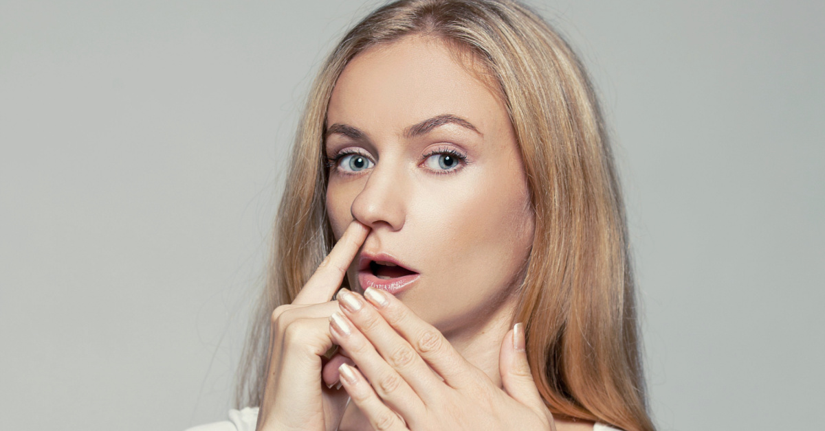 Mettre ses doigts dans le nez augmente le risque de démence et de maladie d'Alzheimer Mettre ses doigts dans le nez augmente le risque de démence et de maladie d'Alzheimer