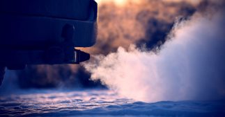 Faire chauffer le moteur de votre voiture le matin peut vous coûter cher, pour plusieurs raisons