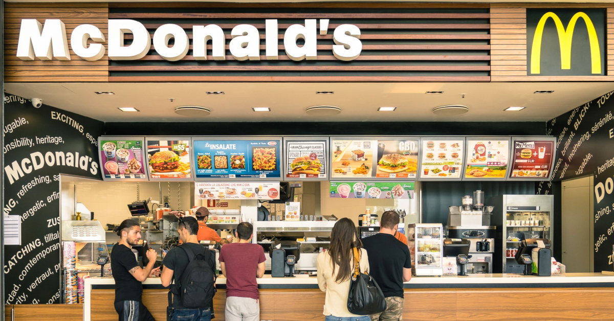 Fin imminente de la vaisselle jetable dans les fast-foods ! Fin imminente de la vaisselle jetable dans les fast-foods !