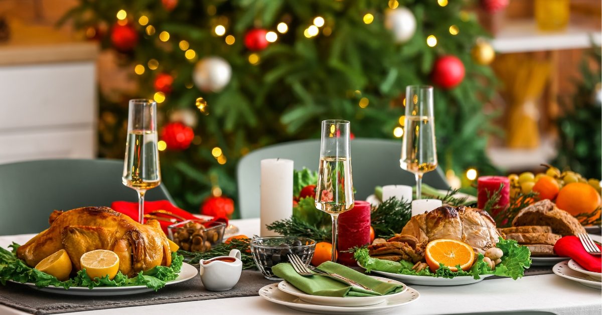 Repas de fêtes : chapon, foie gras, huîtres ont-ils encore leur place à votre table de réveillon ?