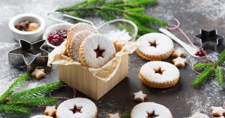 Sablés de Noël aux noisettes et au thé pour commencer à croquer les fêtes Sablés de Noël aux noisettes et au thé pour commencer à croquer les fêtes