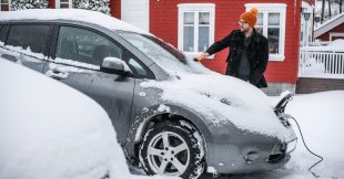 Vélo, voiture électrique, téléphone... Comment éviter les pannes de batterie en hiver ?