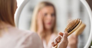 Perte de cheveux : attention à ces boissons fortement consommées qui accélèrent leur chute Perte de cheveux : attention à ces boissons fortement consommées qui accélèrent leur chute