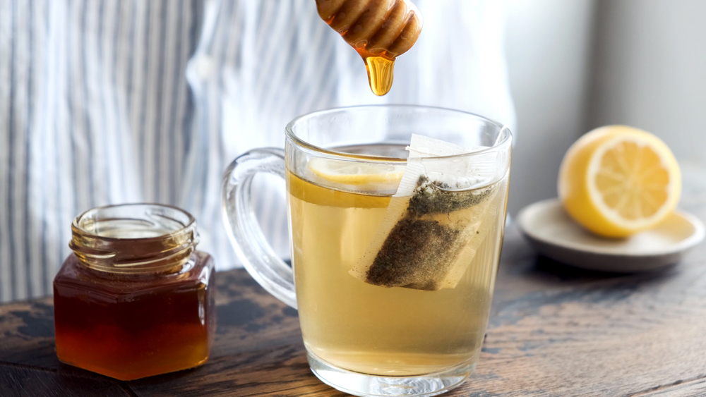 Mettre du miel dans son thé