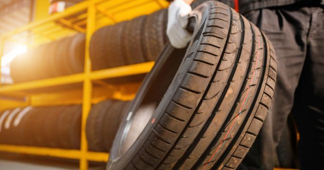 Quand changer de pneus de voiture et comment les choisir ?