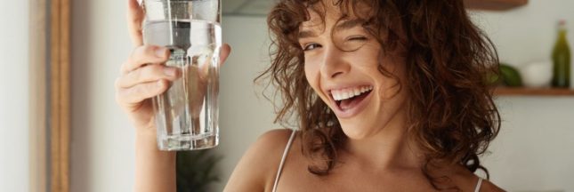 Boire beaucoup d'eau pour mincir : bonne ou mauvaise idée ?