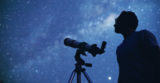 Pollution spatiale : peut-on encore sauver la nuit ? Pollution spatiale : peut-on encore sauver la nuit ?