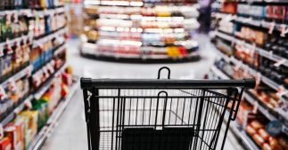 Maxi formats en supermarchés : Foodwatch dénonce des arnaques sur les prix