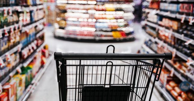 Maxi formats en supermarchés : Foodwatch dénonce des arnaques sur les prix Maxi formats en supermarchés : Foodwatch dénonce des arnaques sur les prix