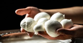 La meilleure mozzarella en supermarché est bio et abordable, selon un panel d'experts La meilleure mozzarella en supermarché est bio et abordable, selon un panel d'experts