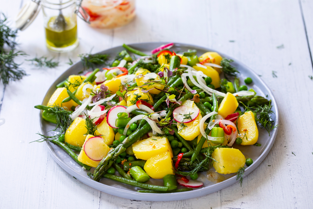 Salade de printemps : Salade de pommes de terre et fèves aux asperges