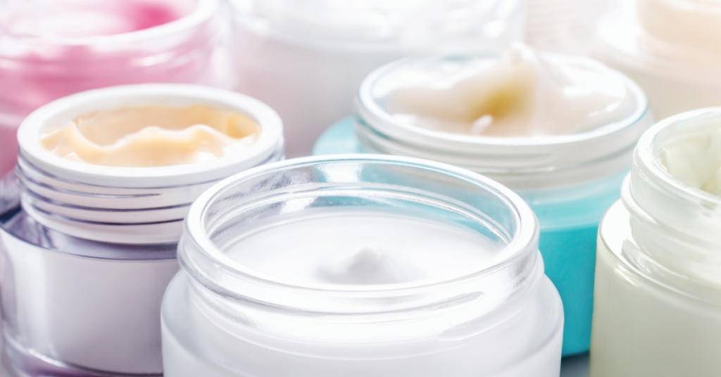 Microplastiques : l’Union européenne les interdit dans les cosmétiques