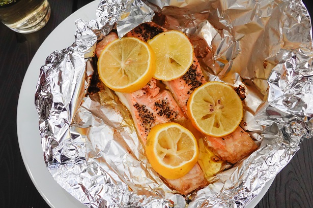 Film alimentaire, papier d'aluminium, casserole ou papillote: recettes  dangereuses pour la santé - Green Maman