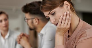 Oui, une femme peut connaître le bulletin de salaire d'un collègue masculin Oui, une femme peut connaître le bulletin de salaire d'un collègue masculin