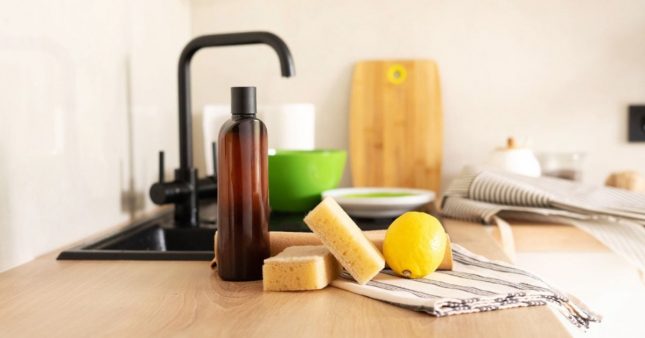 Comment nettoyer et dégraisser efficacement la cuisine de mon
