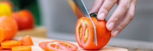 Eliminer les pesticides des tomates de supermarché : l'astuce efficace à connaître