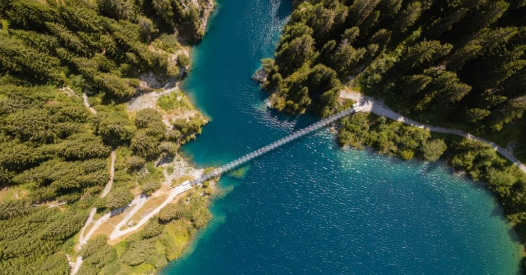 Immersion en pleine nature : 10 randonnées françaises incontournables pour un été écoresponsable