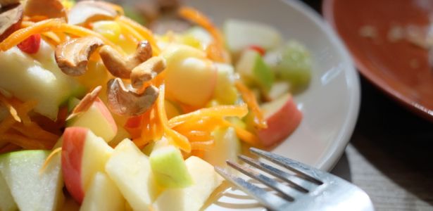 Salade de carottes râpées, pommes et noix