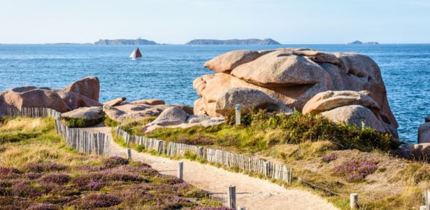 Le sentier des douaniers en Bretagne : l'océan à perte de vue